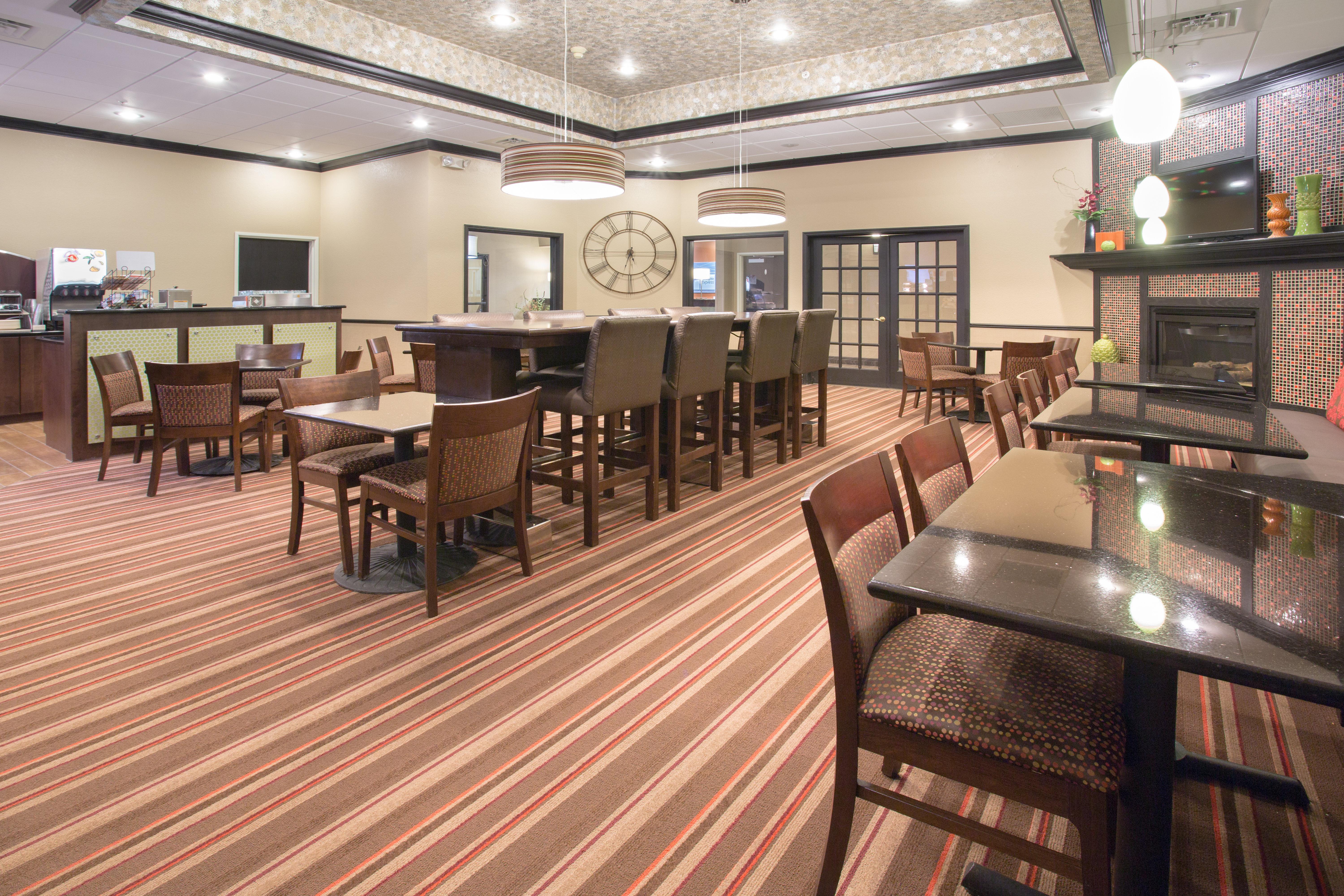 Holiday Inn Express Hotel & Suites Lexington By Ihg Extérieur photo