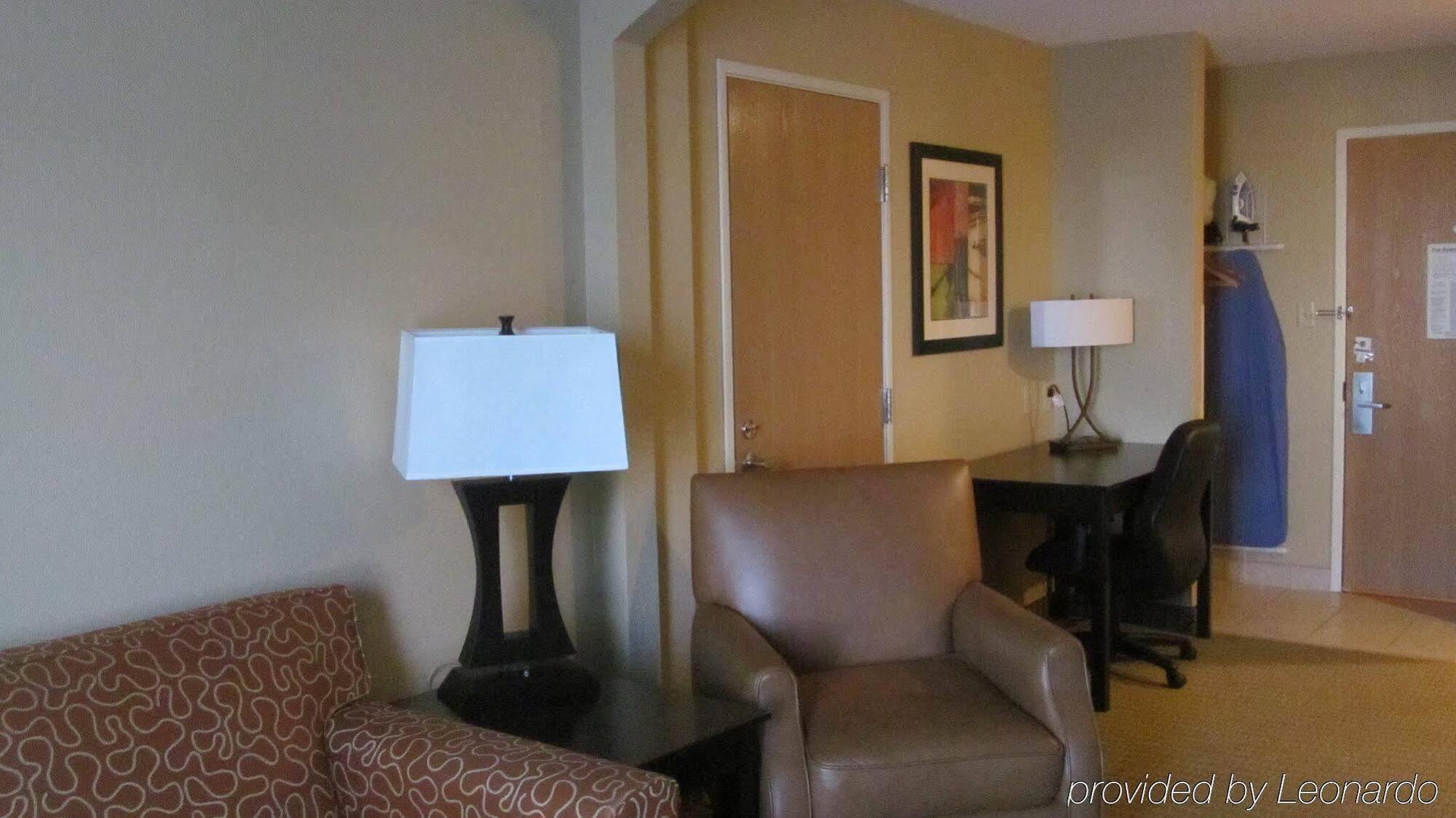 Holiday Inn Express Hotel & Suites Lexington By Ihg Extérieur photo